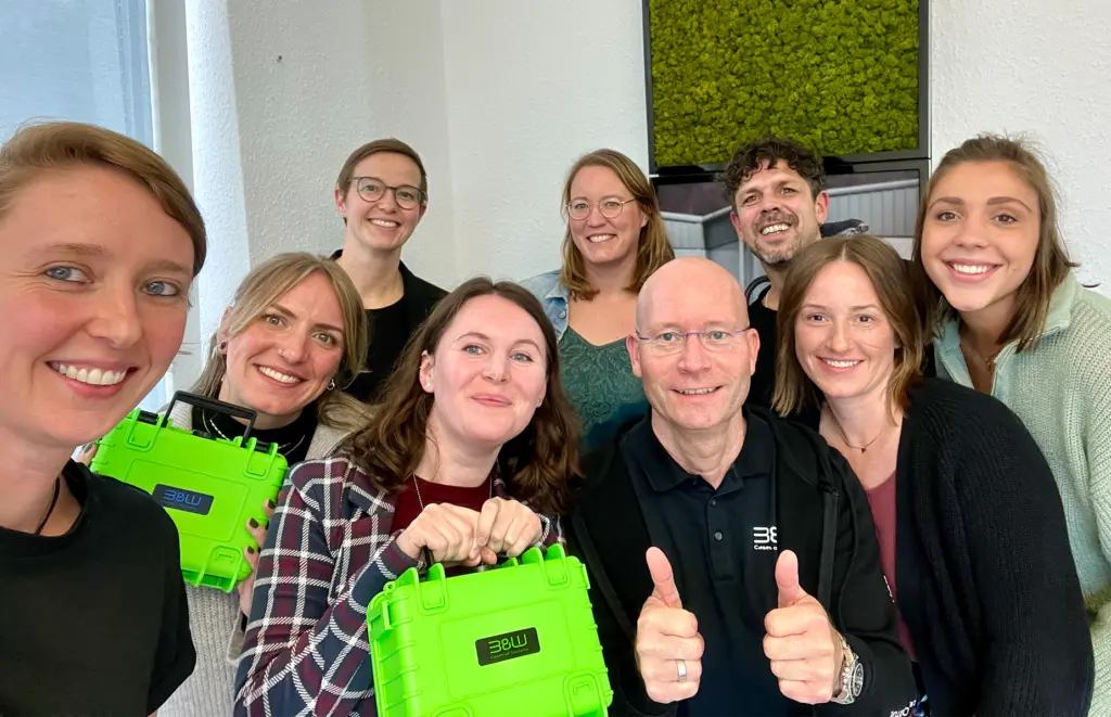 Gruppenbild von allen Beteiligten zum erfolgreichen Website Relaunch von B&W Cases of Success