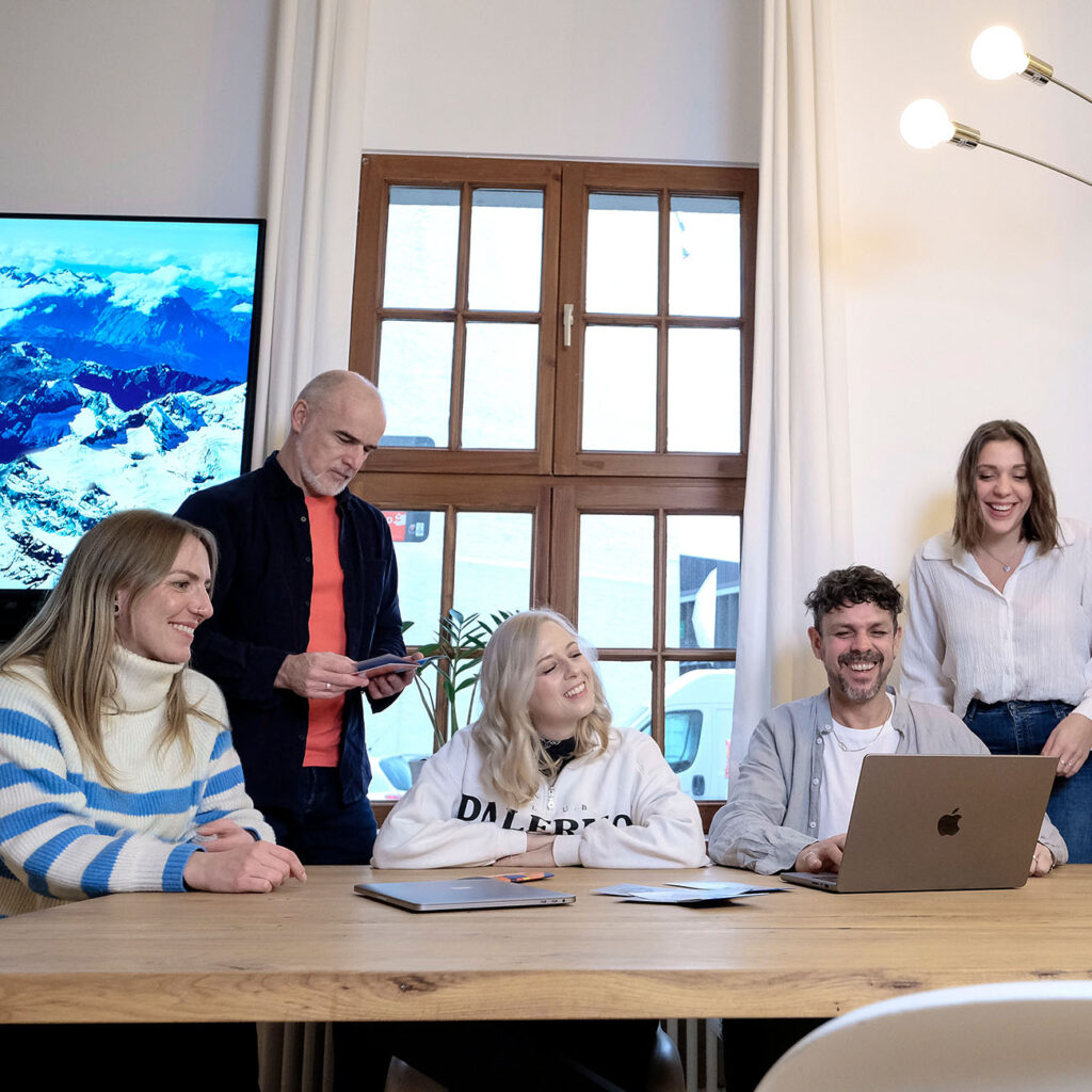Mitarbeiter der Agentur Get the Point bei einem Meeting