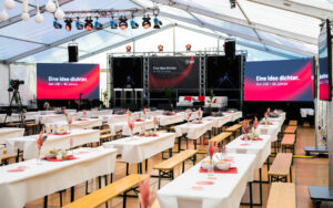 Sitzordnung im Festzelt beim IDT Jubiläum
